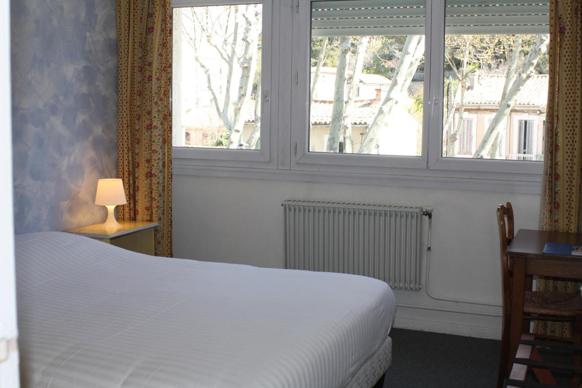 Logis Hotel Du Midi サロン＝ド＝プロヴァンス エクステリア 写真