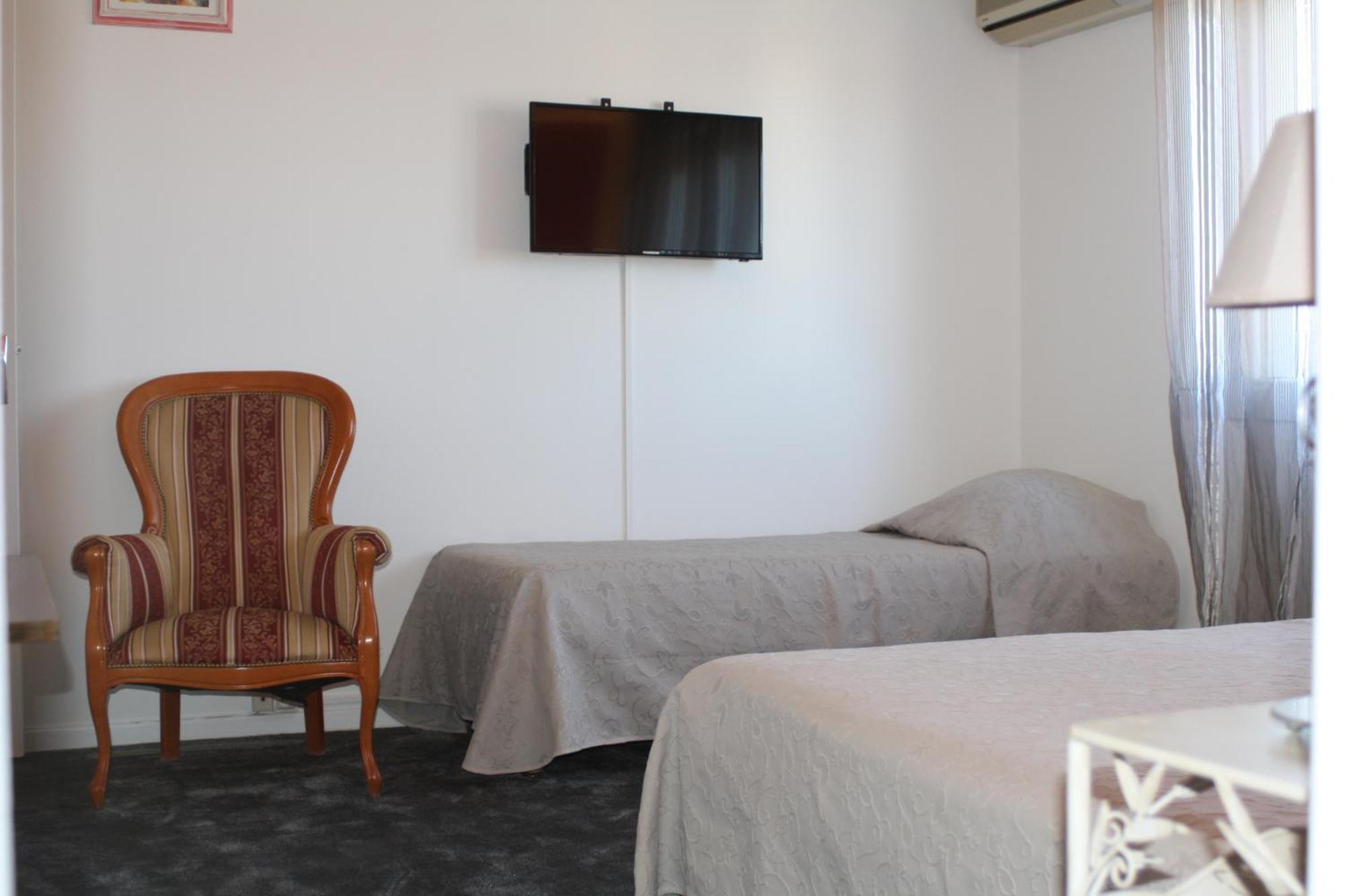 Logis Hotel Du Midi サロン＝ド＝プロヴァンス エクステリア 写真