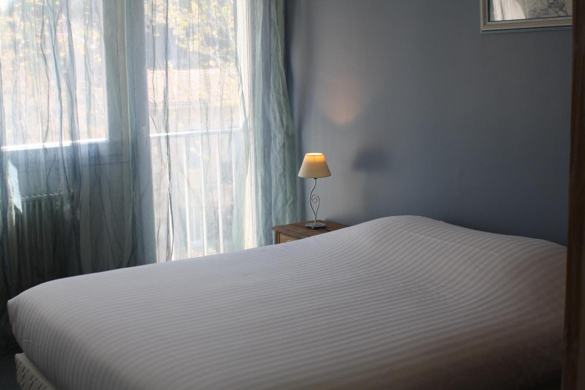 Logis Hotel Du Midi サロン＝ド＝プロヴァンス エクステリア 写真