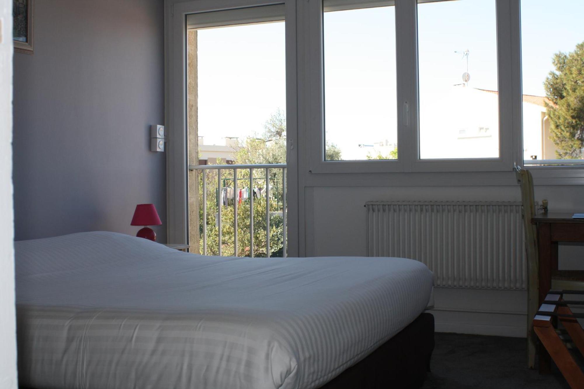 Logis Hotel Du Midi サロン＝ド＝プロヴァンス エクステリア 写真