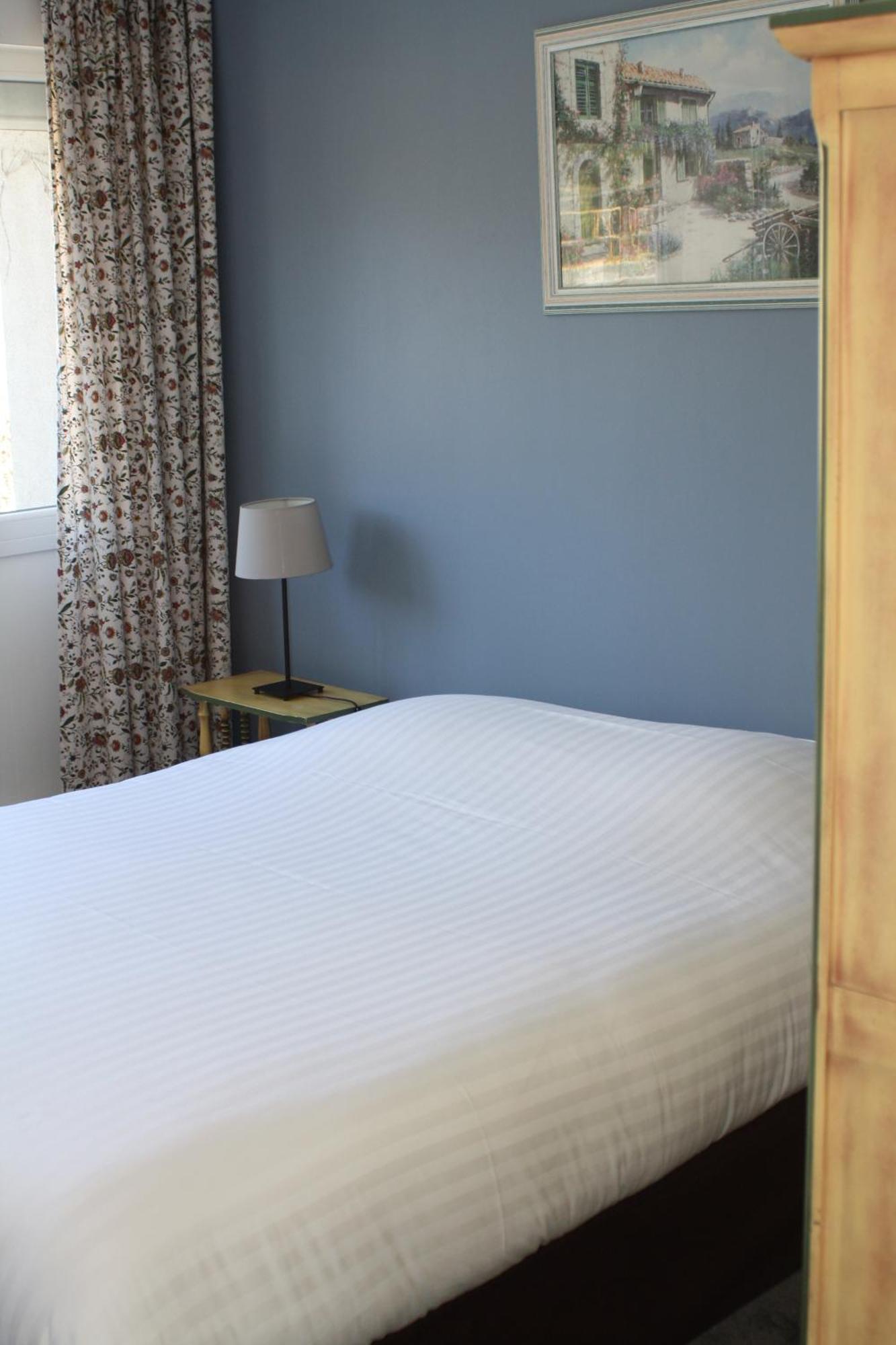 Logis Hotel Du Midi サロン＝ド＝プロヴァンス エクステリア 写真