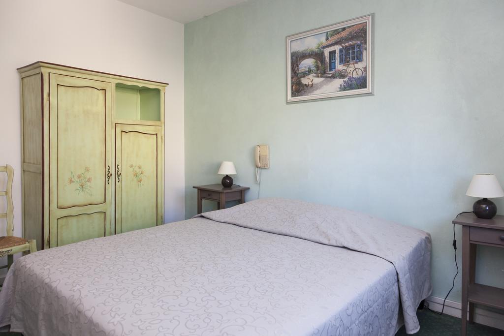Logis Hotel Du Midi サロン＝ド＝プロヴァンス エクステリア 写真