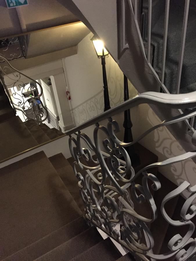 Logis Hotel Du Midi サロン＝ド＝プロヴァンス エクステリア 写真