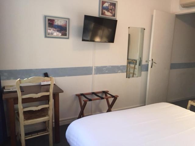 Logis Hotel Du Midi サロン＝ド＝プロヴァンス エクステリア 写真