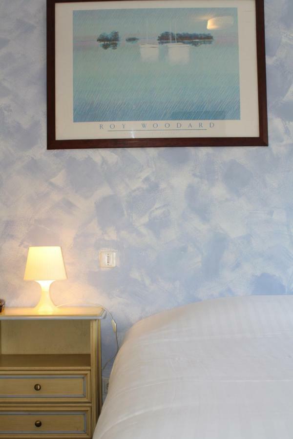 Logis Hotel Du Midi サロン＝ド＝プロヴァンス エクステリア 写真